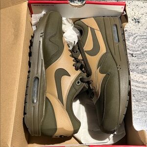 Nike Air Max 1 Ltr Premium “Dark Loden/ Dsrt Cm” Men's Green and Beige Sneakers